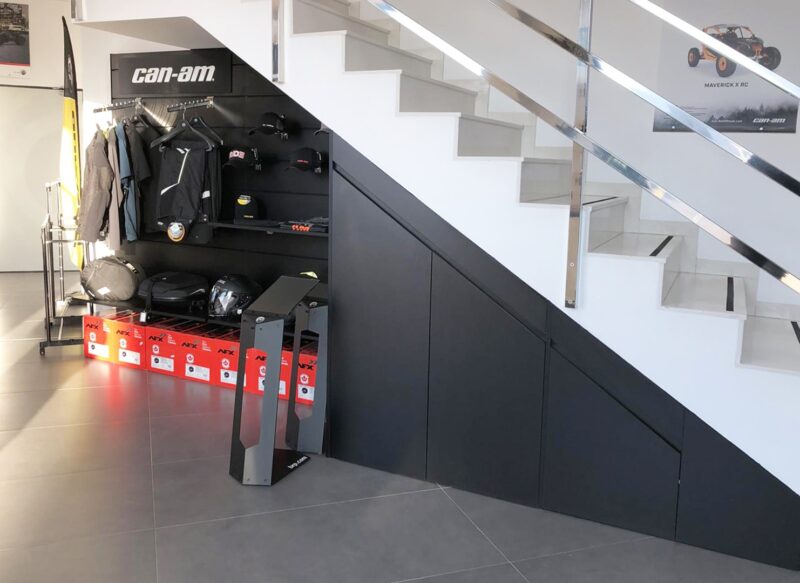 NUESTRO SISTEMA RETAIL WALL-SYSTEM SE ADAPTA A CUALQUIER ENTORNO NUESTRO SISTEMA RETAIL WALL-SYSTEM SE ADAPTA A CUALQUIER ENTORNO