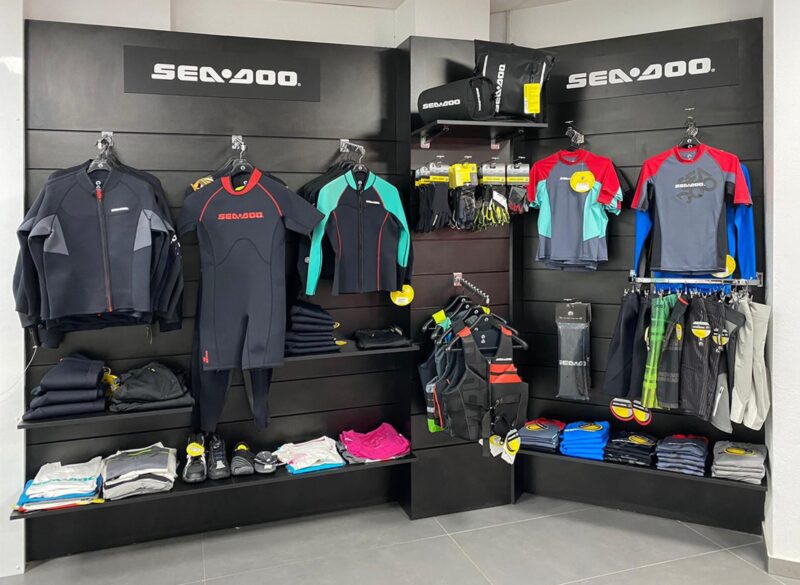 NUESTRO SISTEMA RETAIL WALL-SYSTEM SE ADAPTA A CUALQUIER ENTORNO NUESTRO SISTEMA RETAIL WALL-SYSTEM SE ADAPTA A CUALQUIER ENTORNO