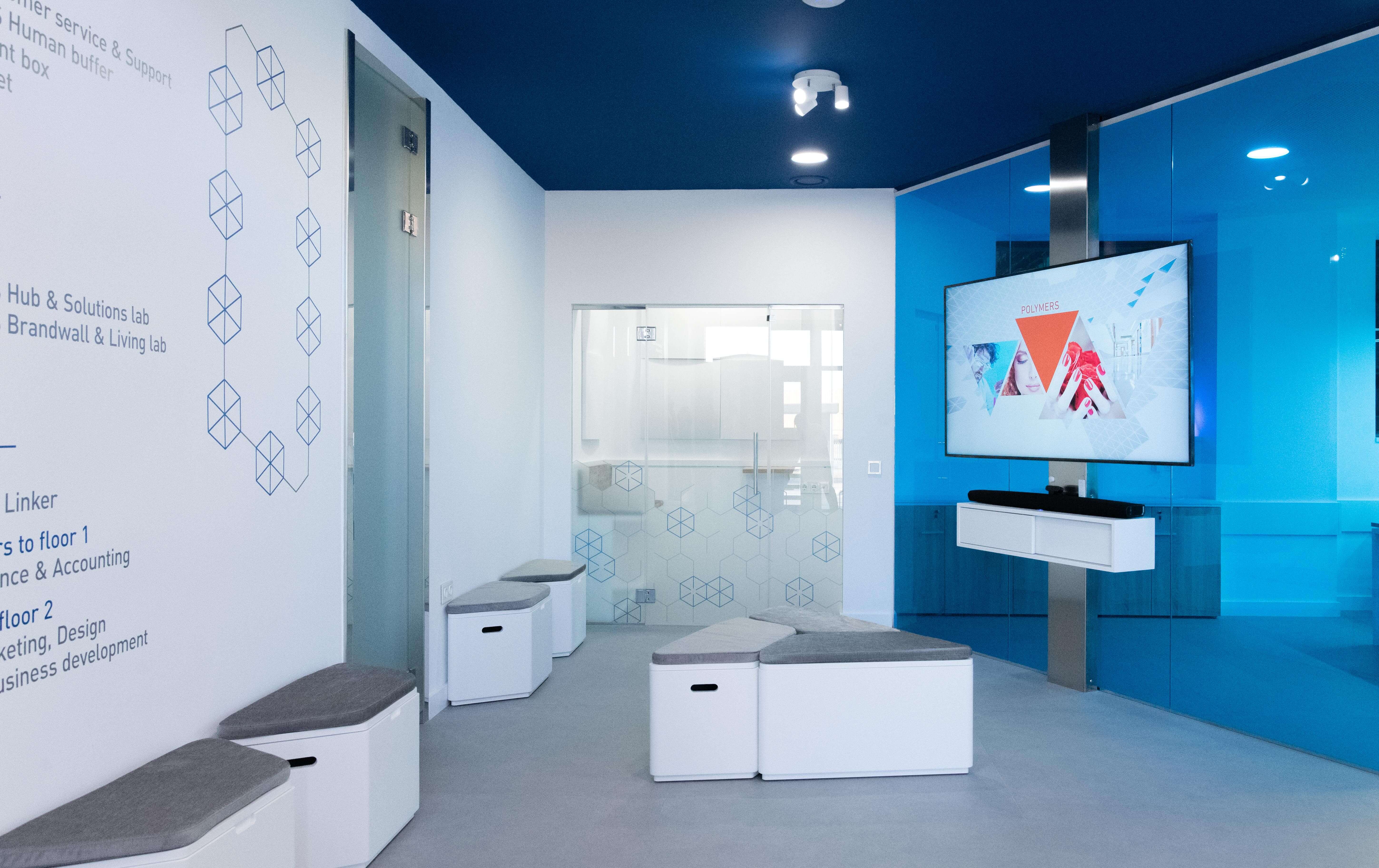 INNOVACIÓN ESPACIAL Y DISEÑO DE EXPERIENCIAS EN EL ÚLTIMO TRABAJO DE FUSTECMA PARA ZSCHIMMER & SCHWARZ INNOVACIÓN ESPACIAL Y DISEÑO DE EXPERIENCIAS EN EL ÚLTIMO TRABAJO DE FUSTECMA PARA ZSCHIMMER & SCHWARZ