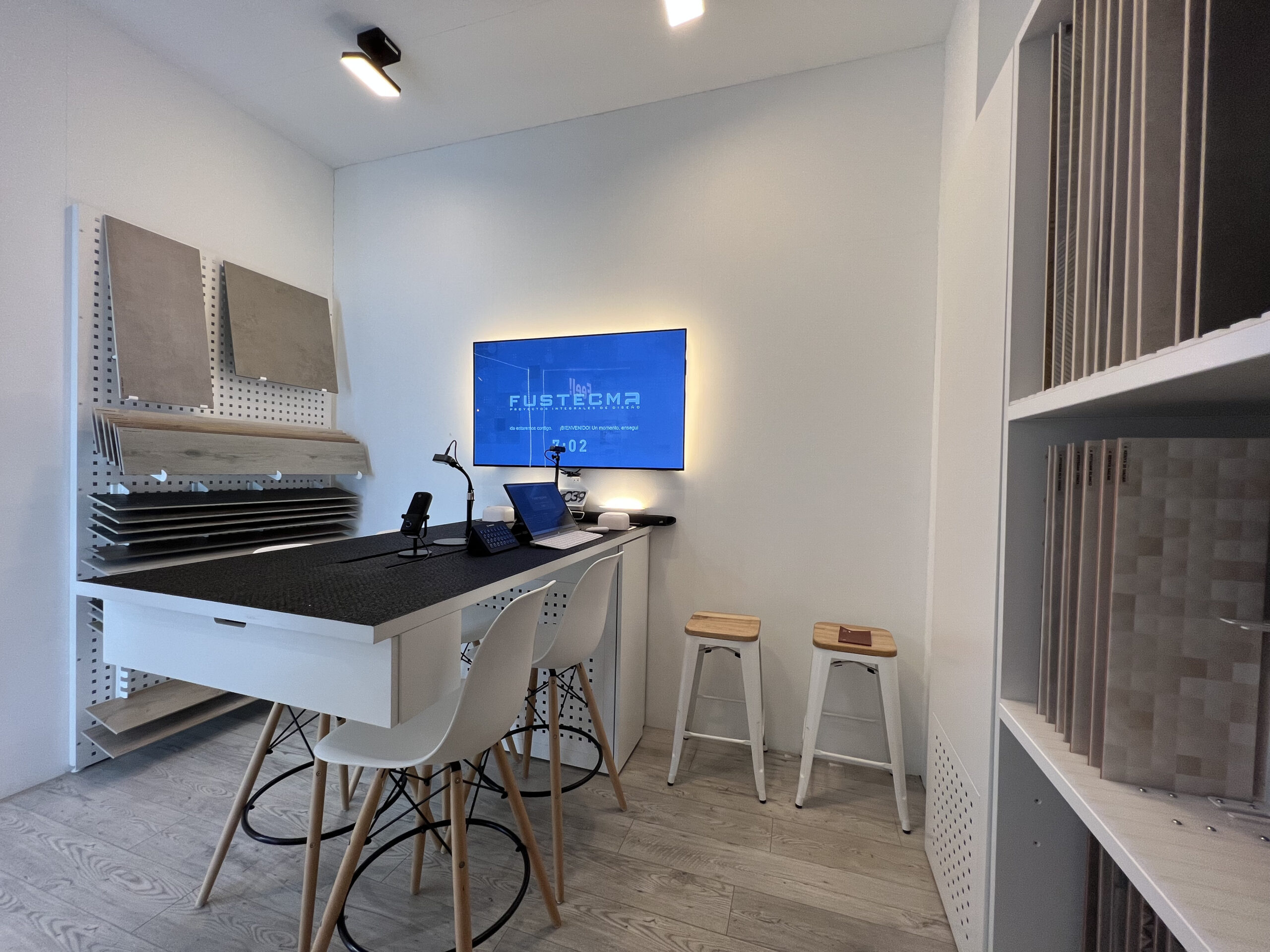 CERAMOTECA HIBRIDA; NUEVAS EXPERIENCIAS DE VENTA. CERAMOTECA HIBRIDA; NUEVAS EXPERIENCIAS DE VENTA.